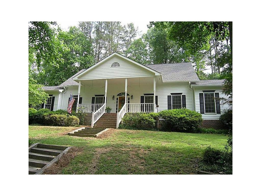 Exterior Front. Country Living at its Best!
