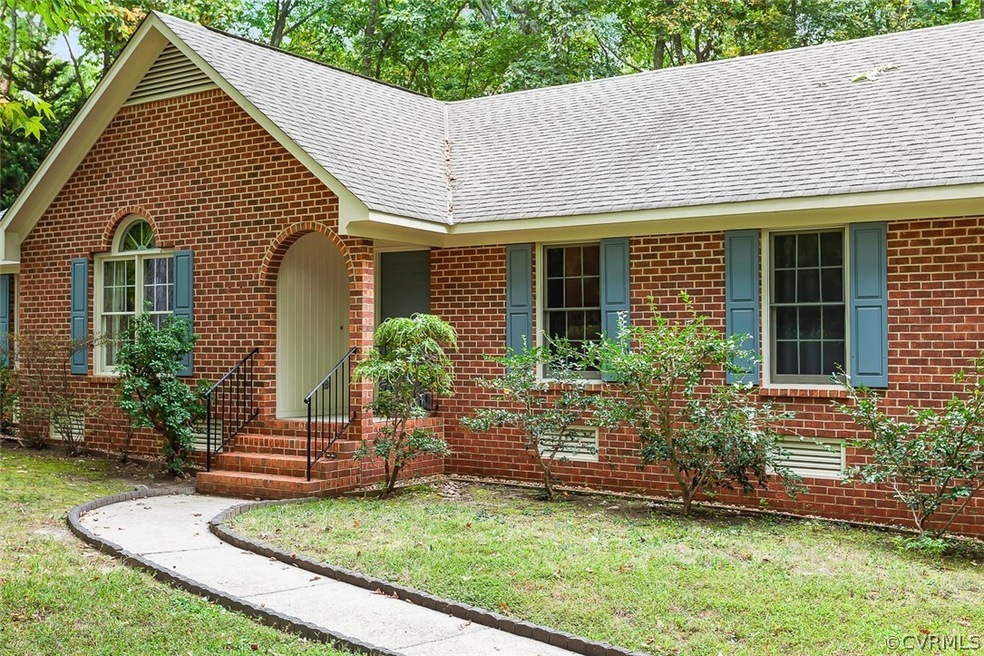 1926 Huguenot Hundred Dr, Midlothian, VA 23113 - photo 1