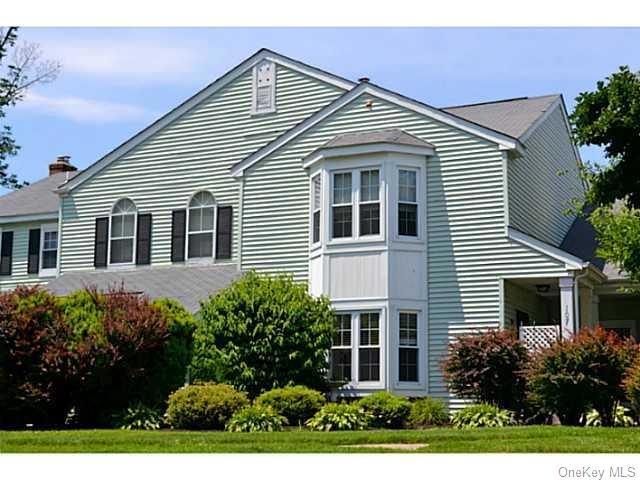 107 Village Green Ct, Warwick, NY 10990 - photo 1