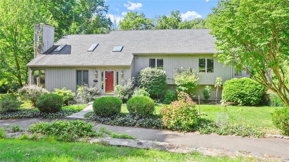 128 Putting Green Rd, Trumbull, CT 06611 - photo 1