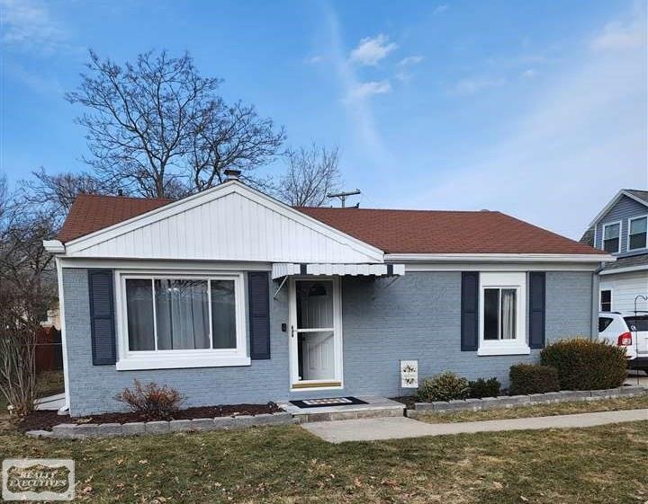 2342 Riverside Dr, Port Huron, MI 48060 - photo 1