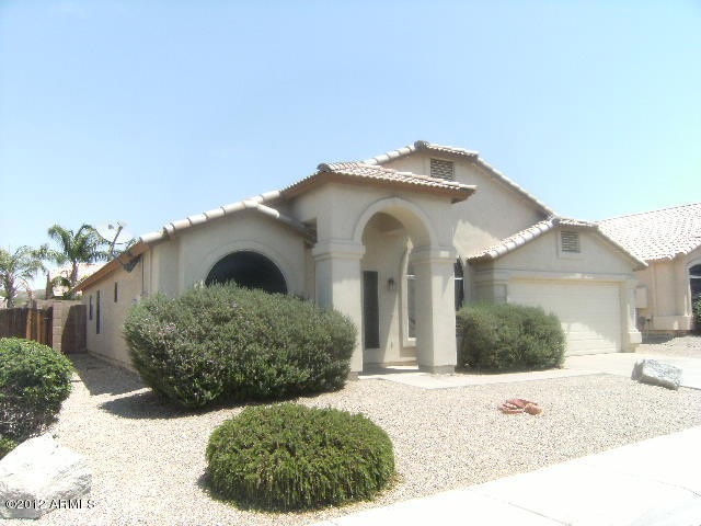 Beautiful Ranch Front Exterior