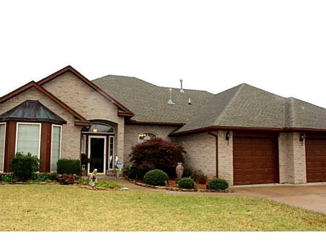 2700 Brenton Dr, Edmond, OK 73012 - photo 1