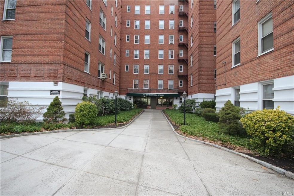 McCorkle Cooperative Apartments unit 1M, Bronxville, NY 10708 - photo 1