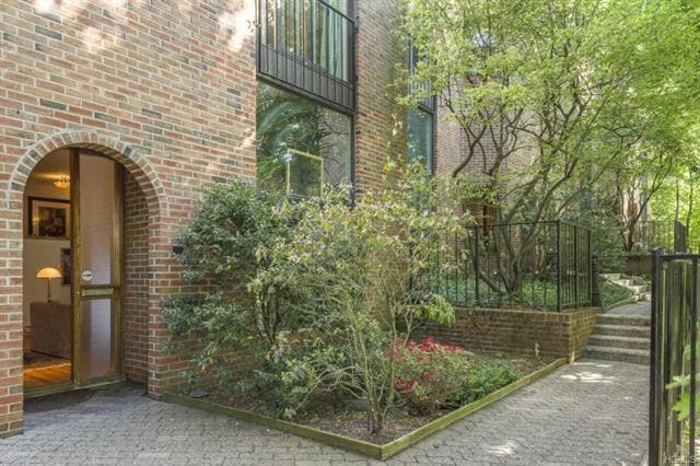 35 Gramatan Ct, Bronxville, NY 10708 - photo 1