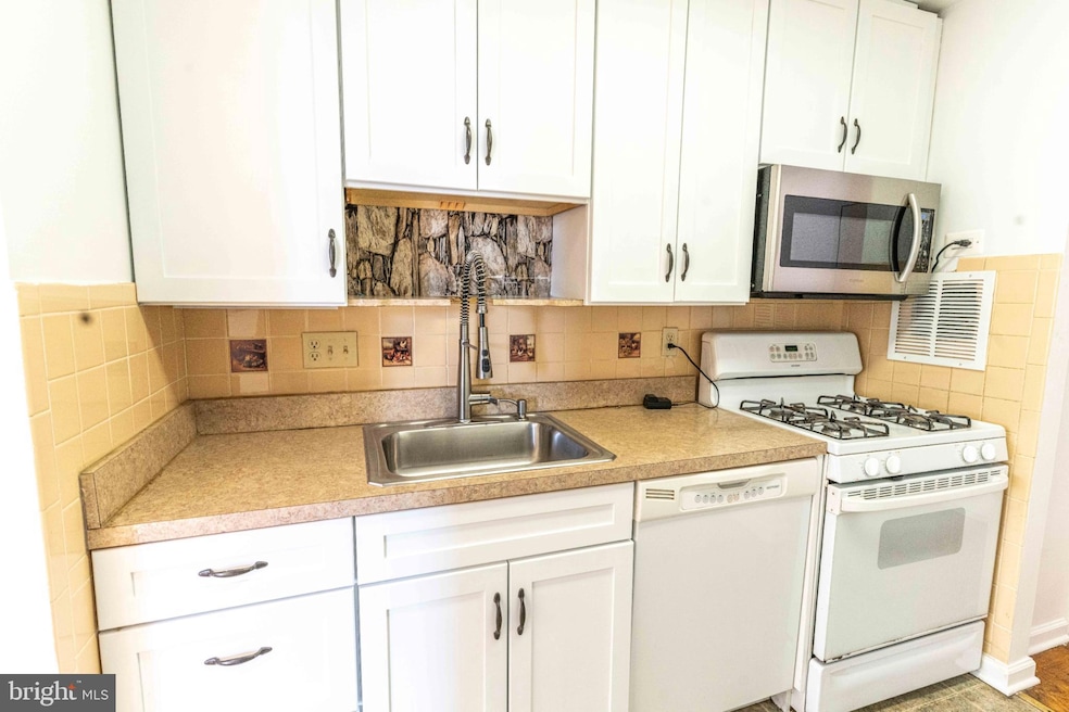 4343 Cherry Hill Rd unit 305, Arlington, VA 22207 - photo 1