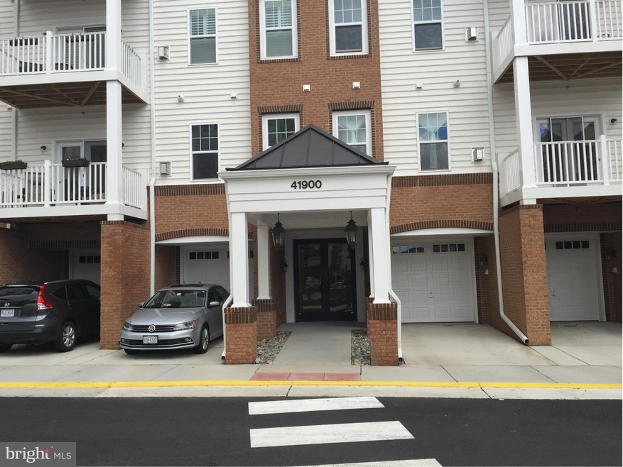 41900 Metamorphic Square unit F200, Aldie, VA 20105 - photo 1