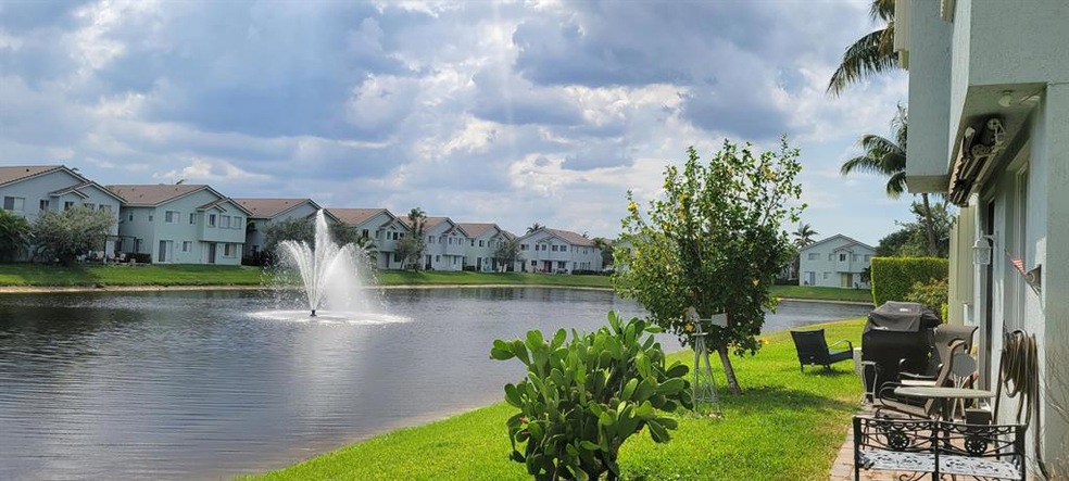 3270 Laurel Ridge Cir, Riviera Beach, FL 33404 - photo 1