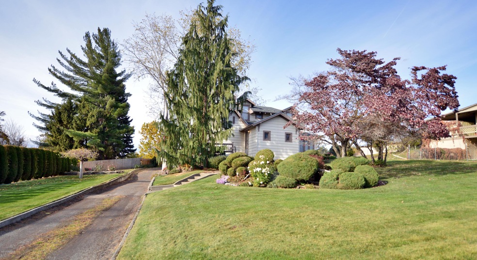 1 320 N 66th Ave