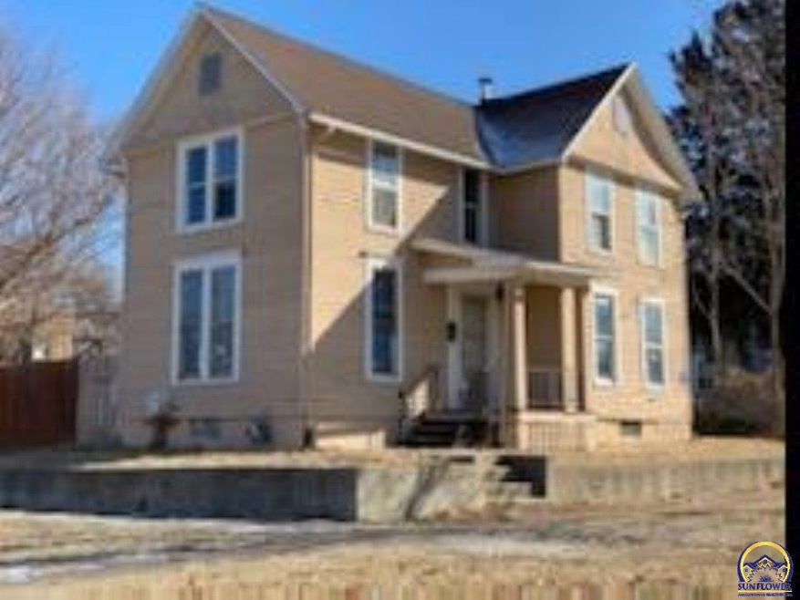 722 SW 8th Ave, Topeka, KS 66603 - photo 1