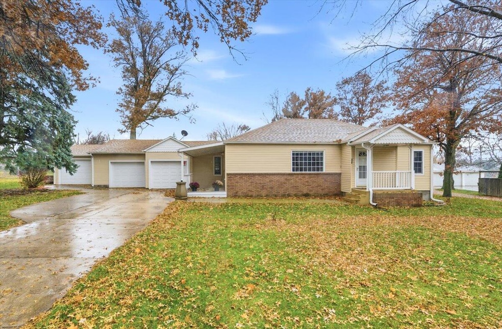 539 High St, Carson, IA 51525 - photo 1