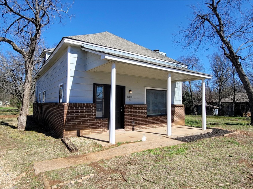 508 W Willingham St, Cleburne, TX 76033 - photo 1