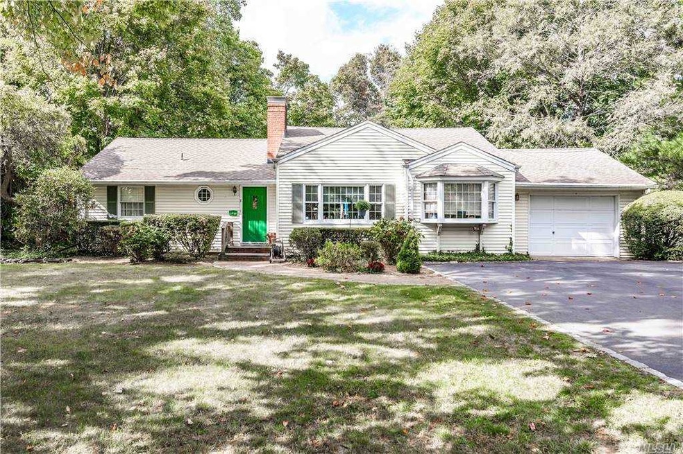 7 Quaker Path, Huntington, NY 11743 - photo 1