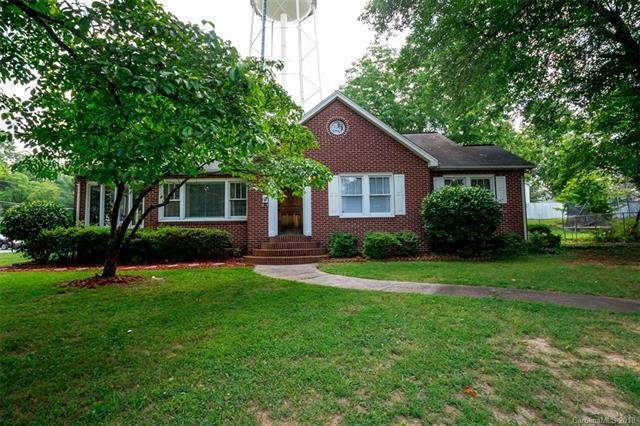 Welcome to charming 303 S Grove Street!