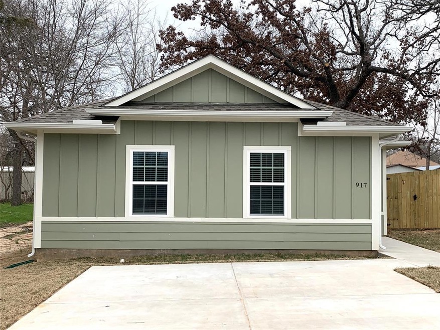 917 Rice St, Denison, TX 75020 - photo 1