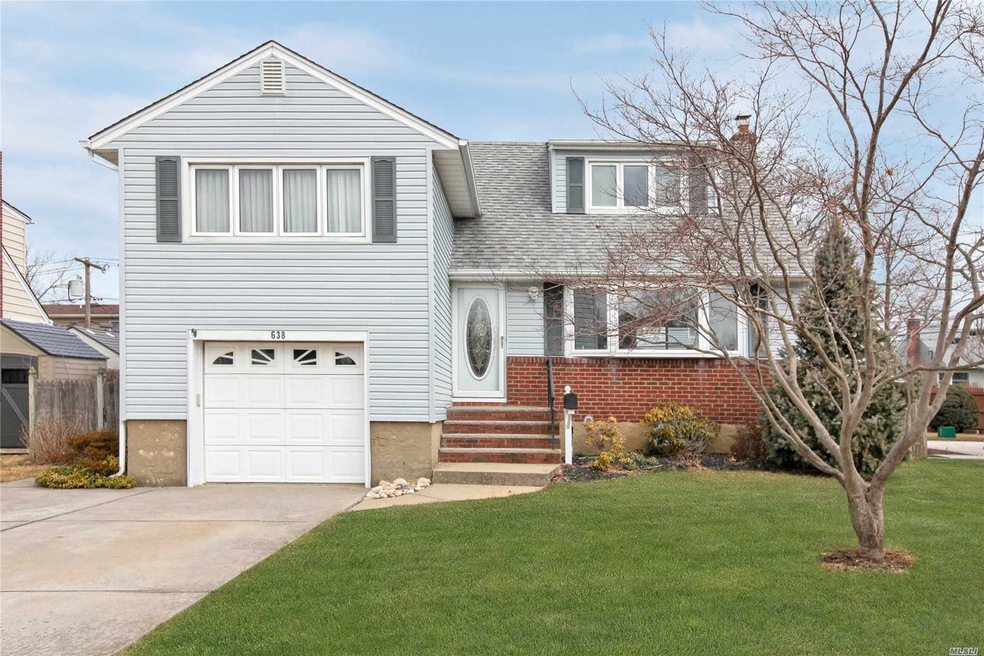 638 Dianne St, Seaford, NY 11783 - photo 1