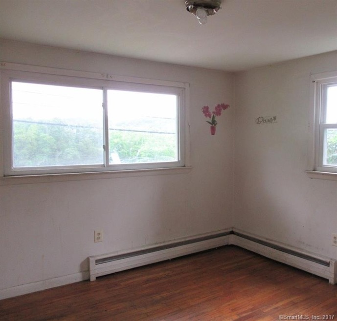 89 Colonial Ave, Waterbury, CT 06704 - photo 1