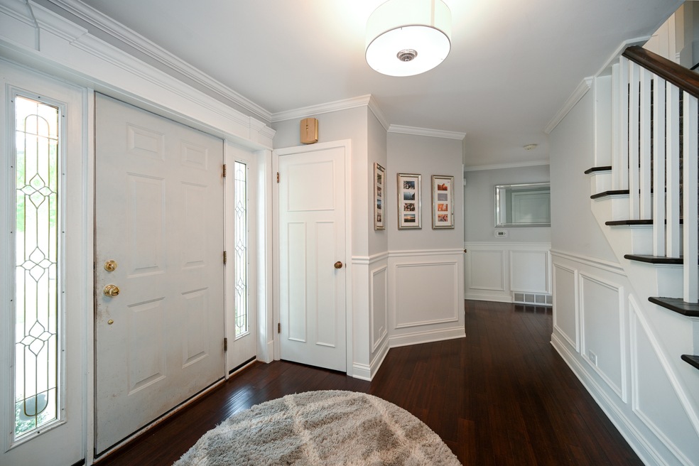 1523 Wadsworth Rd, Wheaton, IL 60189 - photo 1