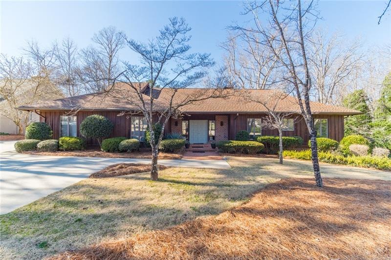 131 Woodlake Dr, Gainesville, GA 30506 - photo 1