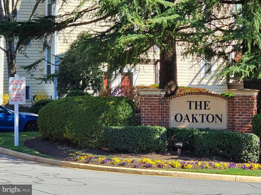 10044 Oakton Terrace Rd, Oakton, VA 22124 - photo 1