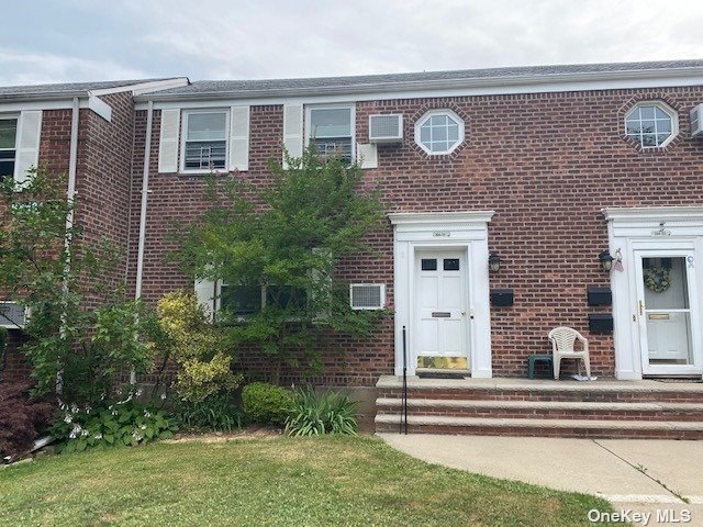 26431 Langston Ave unit 2nd fl, Glen Oaks, NY 11004 - photo 1