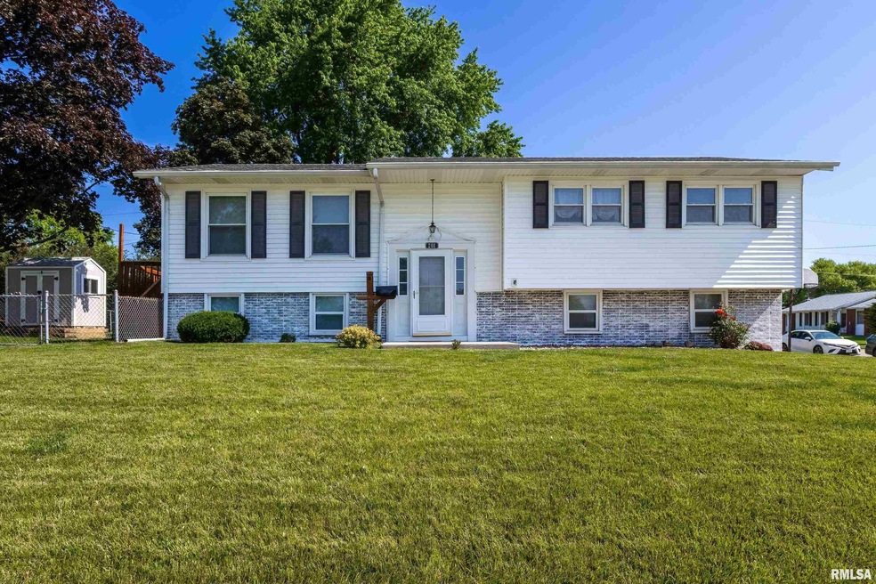 208 W 46th St, Davenport, IA 52806 - photo 1