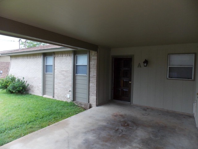 417 Buttercup unit A, New Braunfels, TX 78130 - photo 1