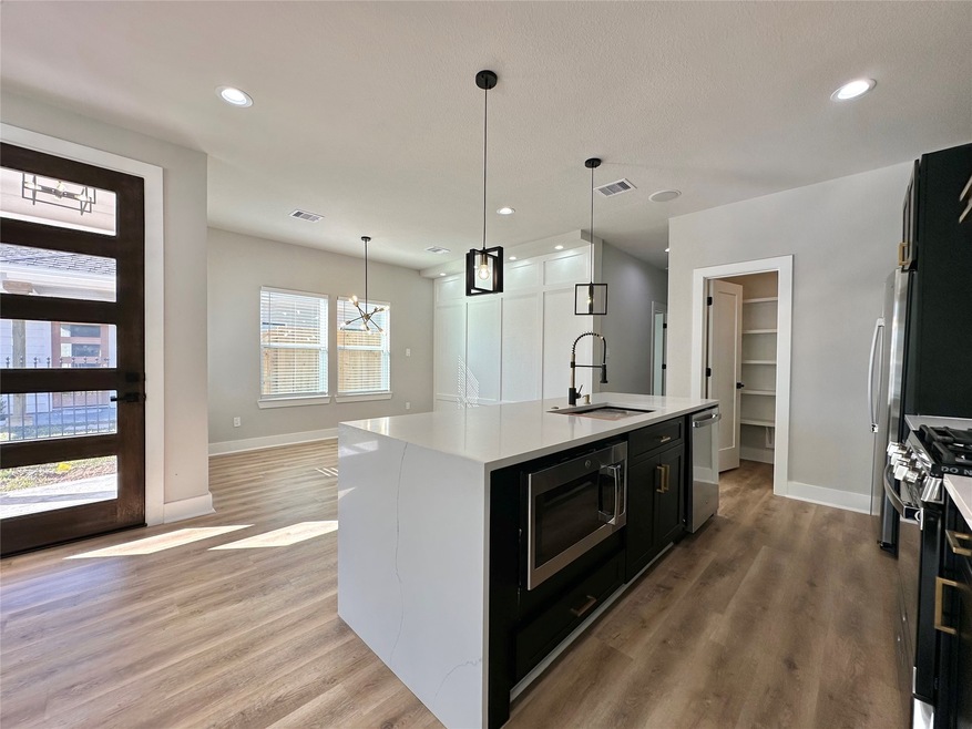 2444 Carmel St unit B, Houston, TX 77091 - photo 1