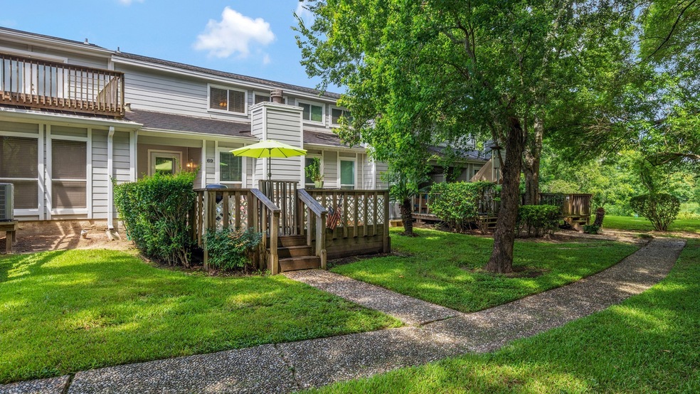 69 Hideaway Dr, Friendswood, TX 77546 - photo 1