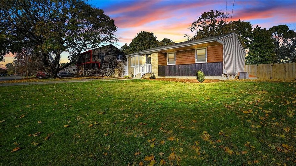 109 Vineyard Rd, Warwick, RI 02889 - photo 1