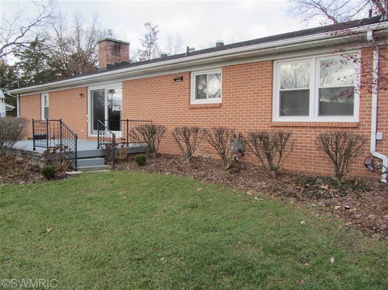 610 Birchwood Ct, Lowell, MI 49331 - photo 1