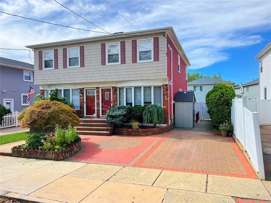 26 Roberts Dr, Staten Island, NY 10306 - photo 1