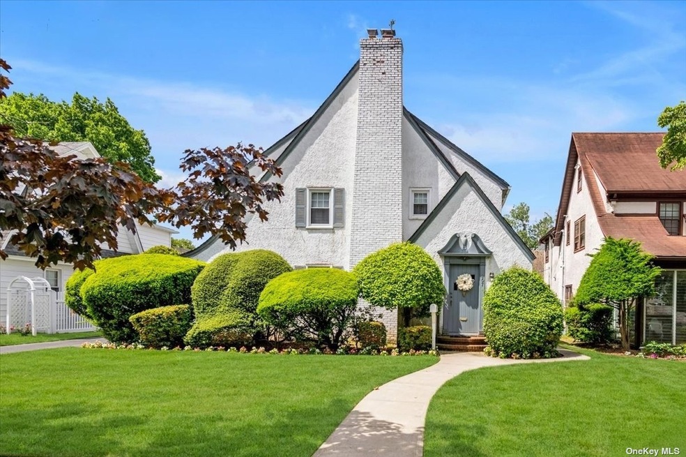 207 Bedell Ave, Hempstead, NY 11550 - photo 1