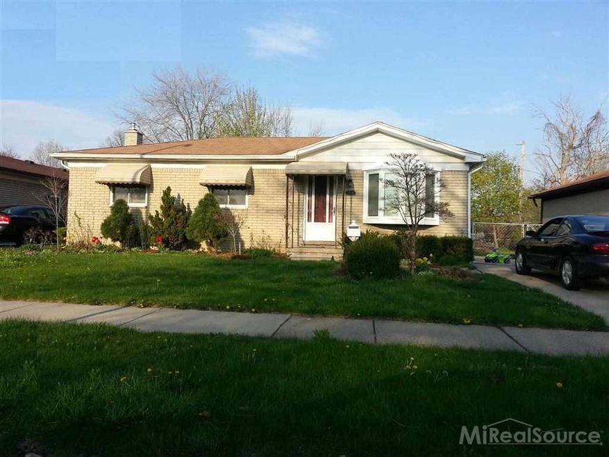 27110 Perry St, Roseville, MI 48066 - photo 1