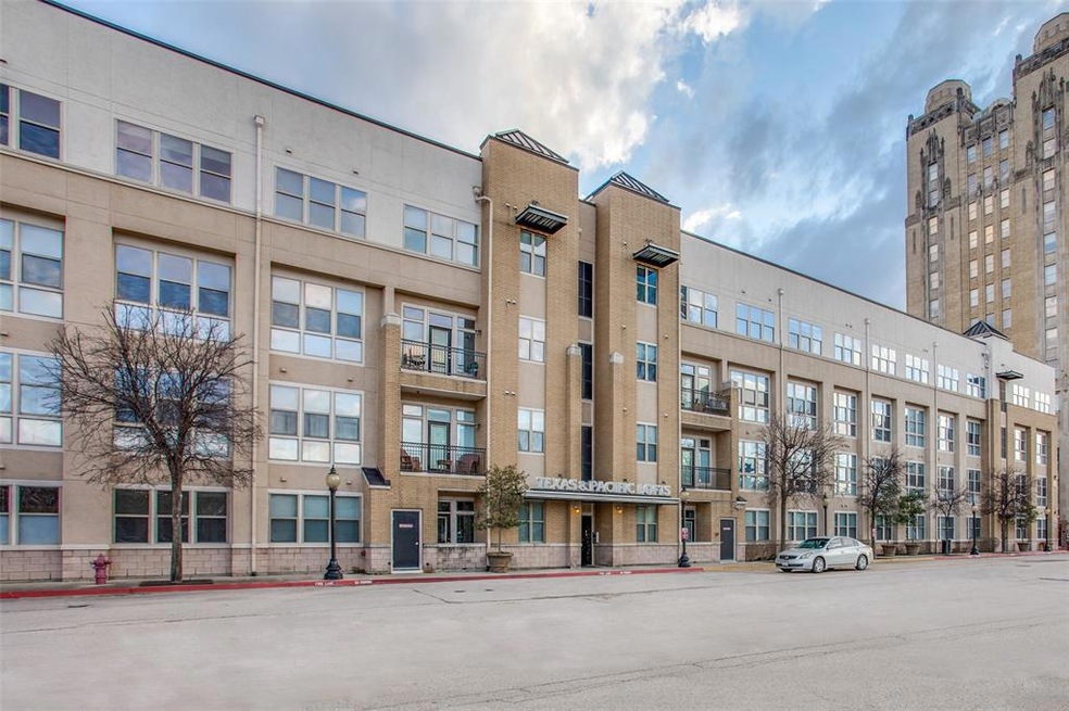 You will love this 2-2 condo in the highly desired