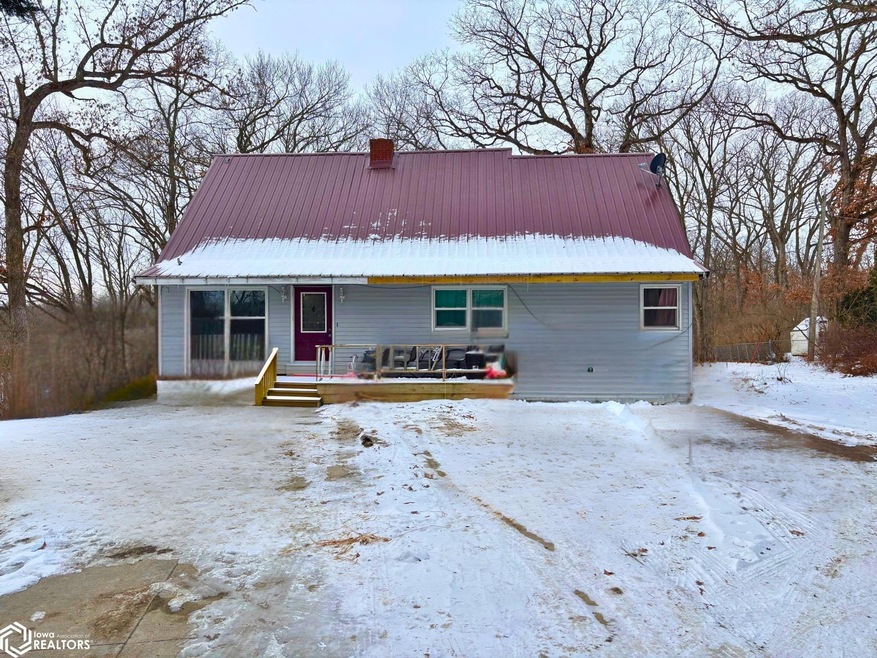 128 Hickory Dr, Columbus Junction, IA 52738 - photo 1