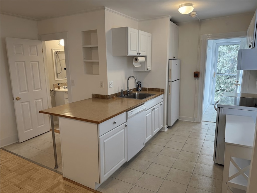 5 Whitwell Ave unit B, Newport, RI 02840 - photo 1