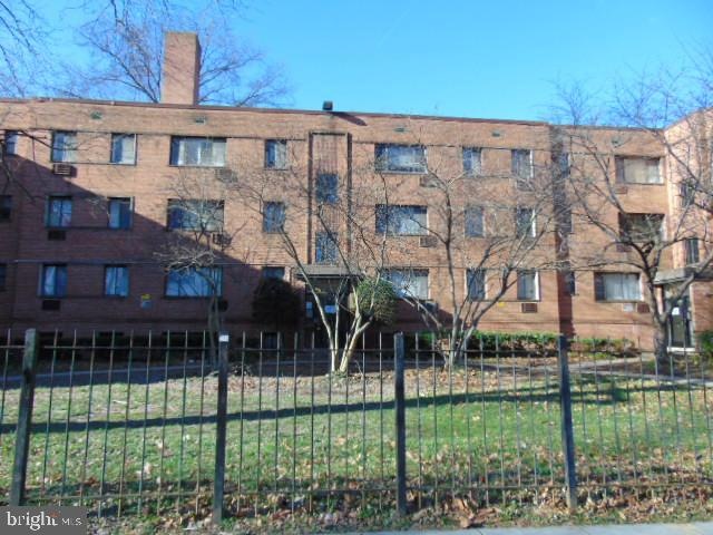 4721 1st St SW unit 302, Washington, DC 20032 - photo 1
