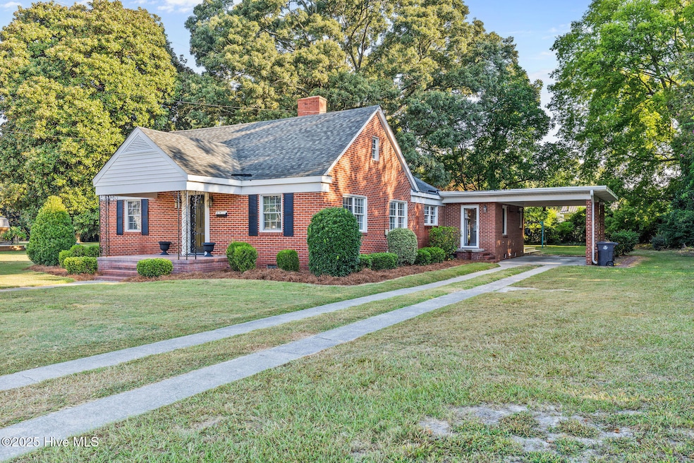 110 W Railroad St, La Grange, NC 28551 - photo 1