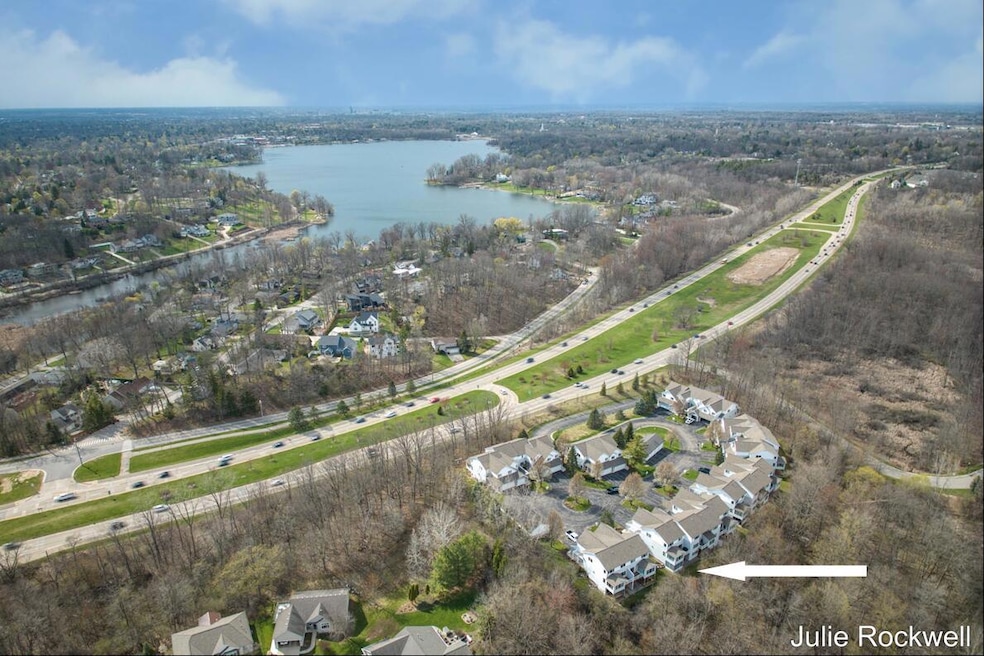 AerialPhoto-ReedsLake