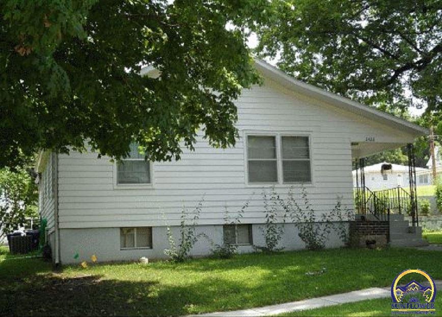 2422 SW Clay St, Topeka, KS 66611 - photo 1