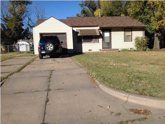 WELCOME HOME TO VINYL SIDE HOME 1 CAR ATTACHED WIT