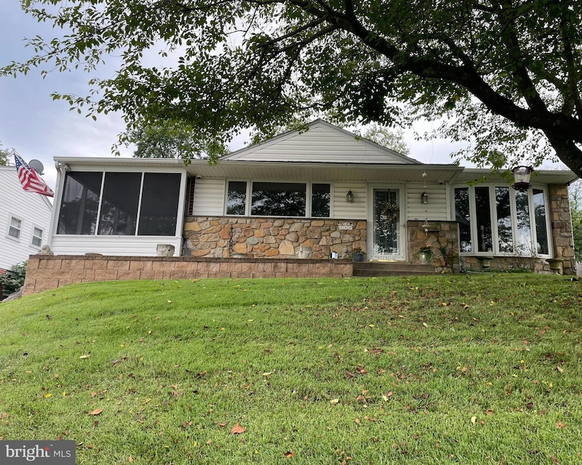 340 Robinson Dr, Broomall, PA 19008 - photo 1