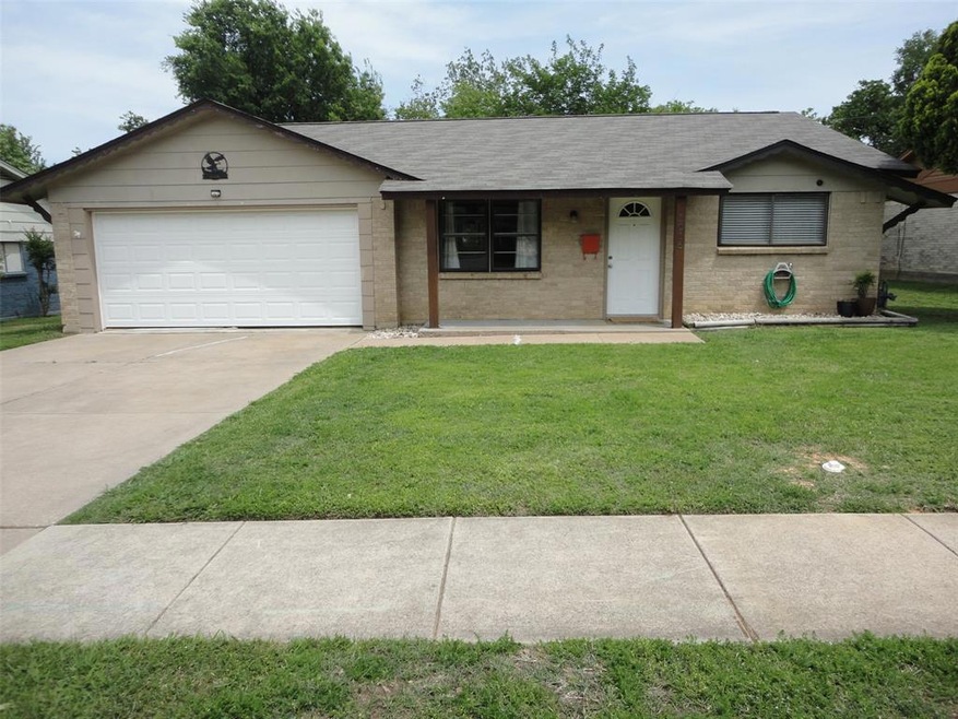 1016 Russell Ln, Bedford, TX 76022 - photo 1
