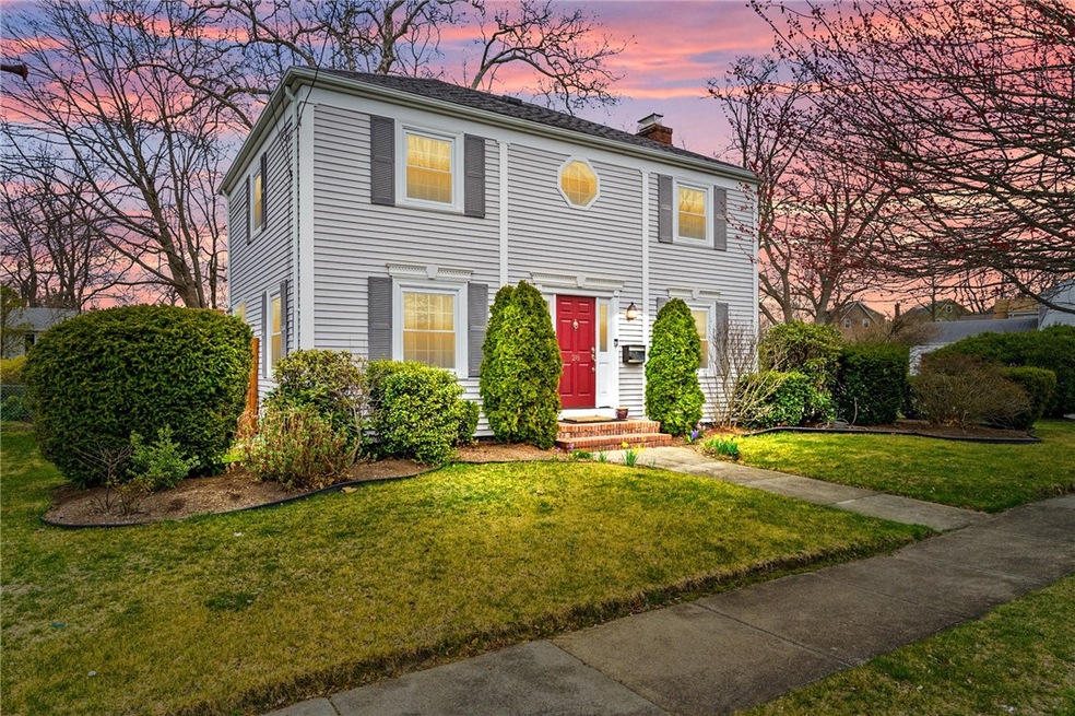 Welcome to 28 Roger Williams Cir!