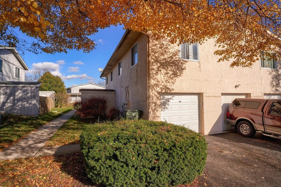 656 Cherry Ridge Rd, Columbus, OH 43228 - photo 1