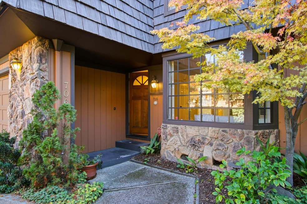 Pending $1,499,999 • Co-Listing Agent