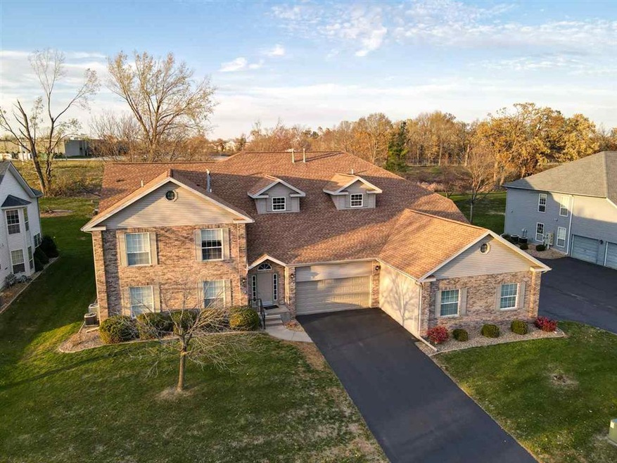 2930 Towne House Dr NE unit B, Cedar Rapids, IA 52402 - photo 1