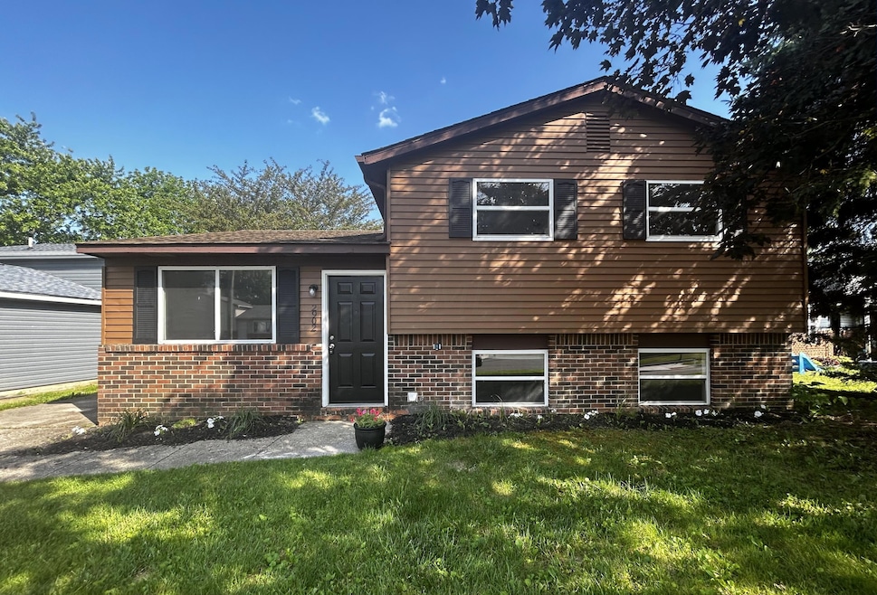 2902 Falcon Bridge Dr, Columbus, OH 43232 - photo 1