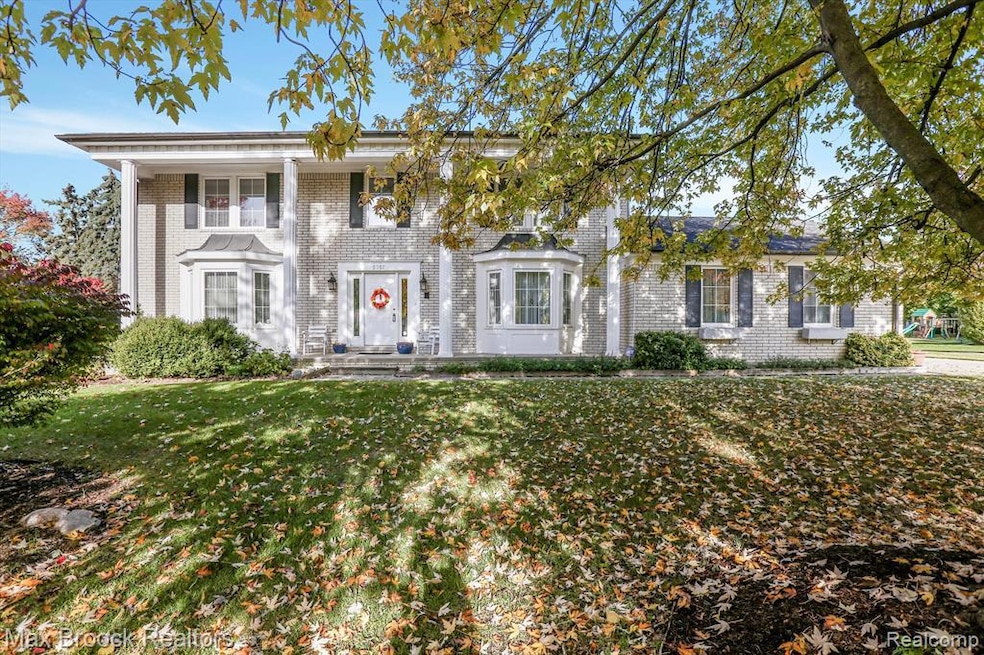 5057 Longview Dr, Troy, MI 48098 - photo 1